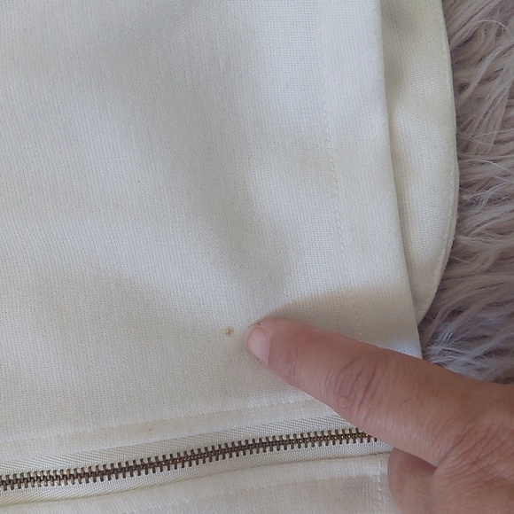 JENNIFER'S COLLECTION - Picture 4 of 5